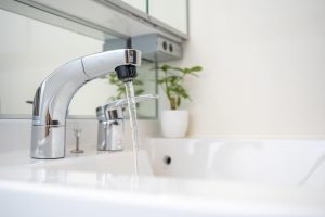 経年劣化で洗面所の止水栓が折れてしまい水漏れが！止水栓と蛇口の交換をしました。【埼玉県児玉郡】